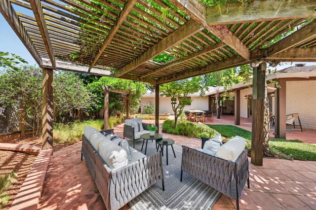 2734 Doverton Square, Mountain View, CA 94040