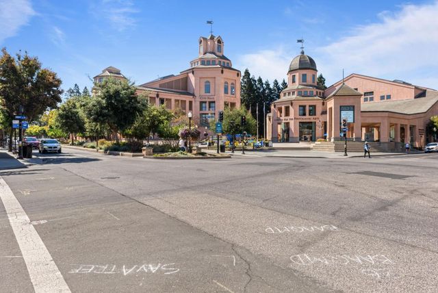 2734 Doverton Square, Mountain View, CA 94040