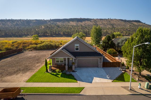 2944 SE Triangle Outfit Drive, Prineville, OR 97754