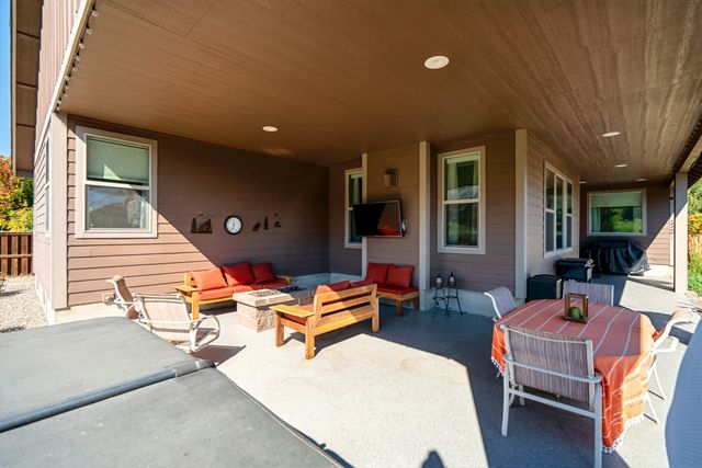 2944 SE Triangle Outfit Drive, Prineville, OR 97754