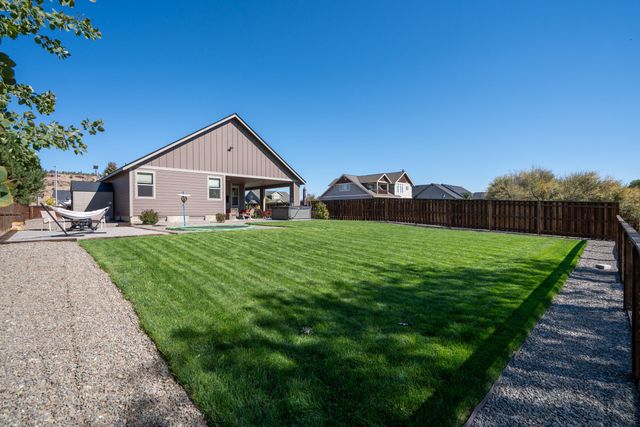 2944 SE Triangle Outfit Drive, Prineville, OR 97754