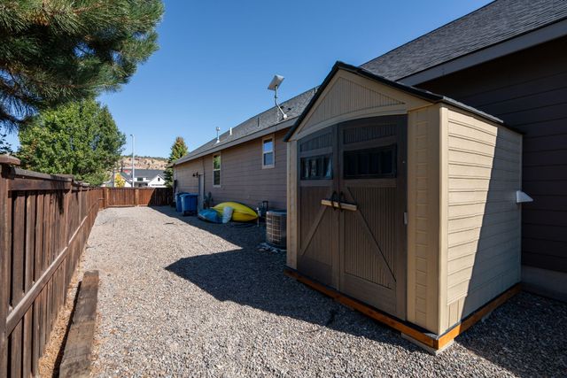 2944 SE Triangle Outfit Drive, Prineville, OR 97754
