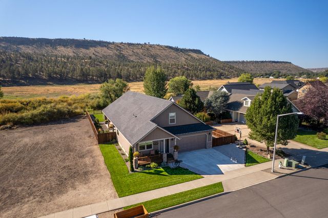 2944 SE Triangle Outfit Drive, Prineville, OR 97754