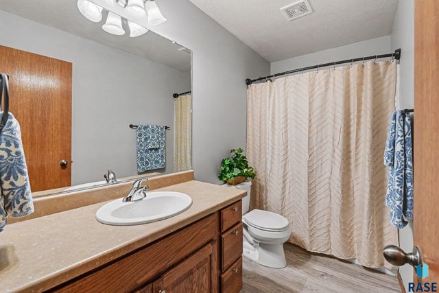 610 Teddy St Street, Harrisburg, SD 57032