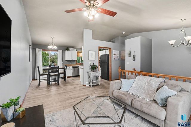 610 Teddy St Street, Harrisburg, SD 57032