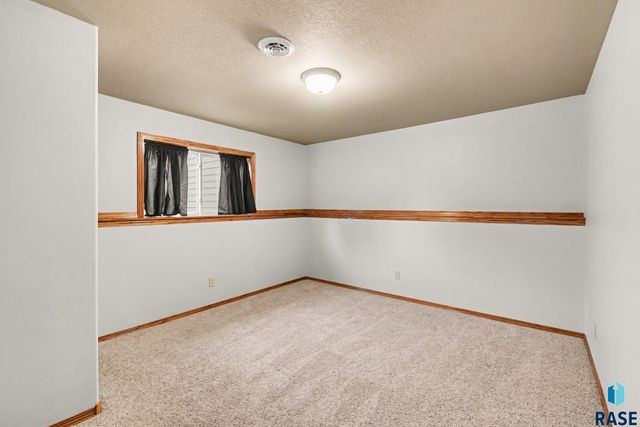 610 Teddy St Street, Harrisburg, SD 57032