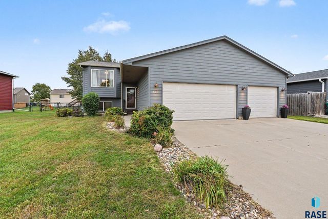 610 Teddy St Street, Harrisburg, SD 57032