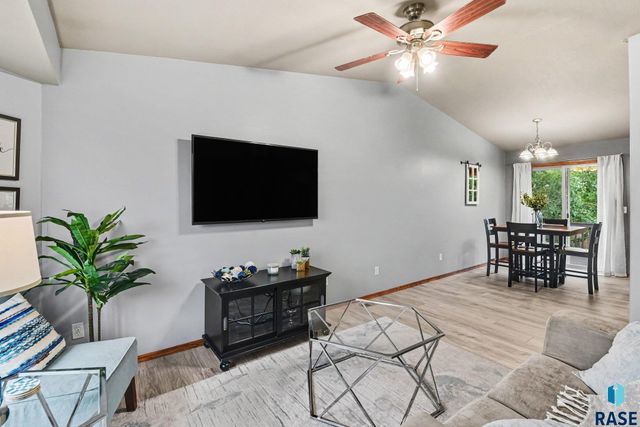610 Teddy St Street, Harrisburg, SD 57032