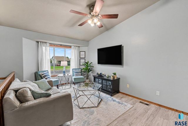 610 Teddy St Street, Harrisburg, SD 57032