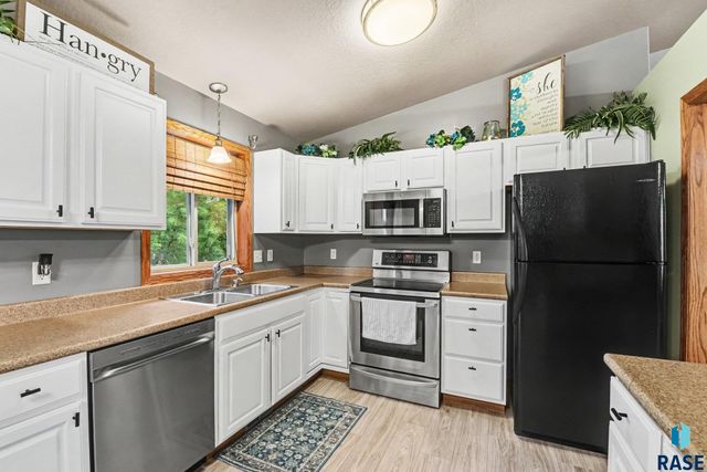 610 Teddy St Street, Harrisburg, SD 57032
