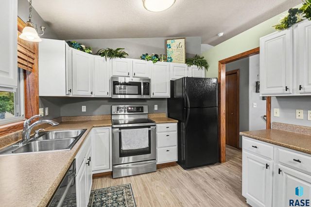 610 Teddy St Street, Harrisburg, SD 57032