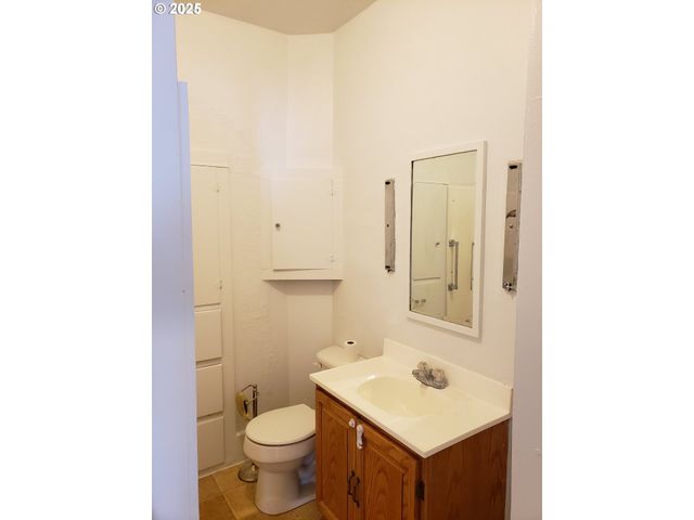 404 N HOLMES St, Wallowa, OR 97885