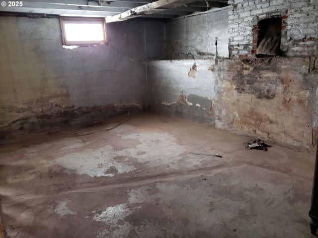 404 N HOLMES St, Wallowa, OR 97885