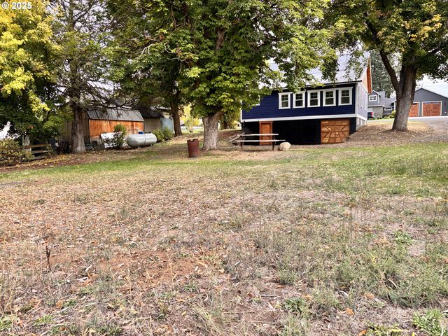 404 N HOLMES St, Wallowa, OR 97885