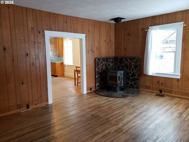 404 N HOLMES St, Wallowa, OR 97885