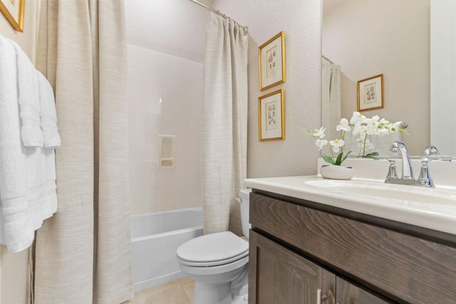 3009 Tulip Way, Lodi, CA 95242