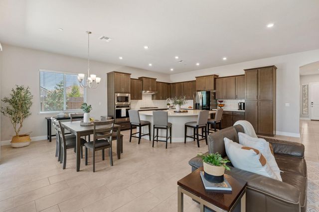 3009 Tulip Way, Lodi, CA 95242