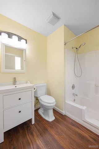 330 Oak Tree Drive, Webster Groves, MO 63119