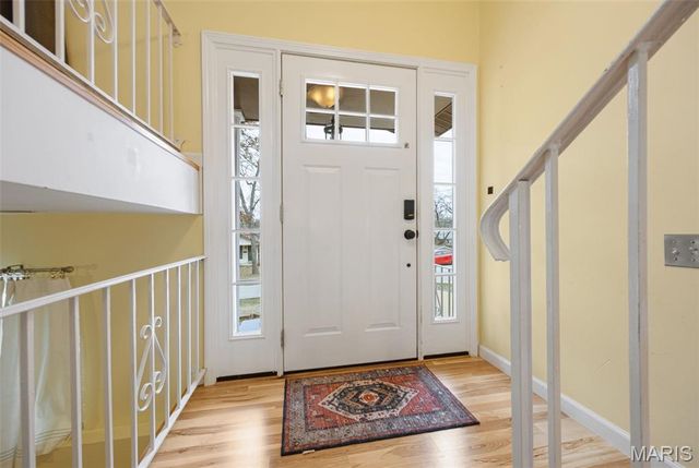 330 Oak Tree Drive, Webster Groves, MO 63119