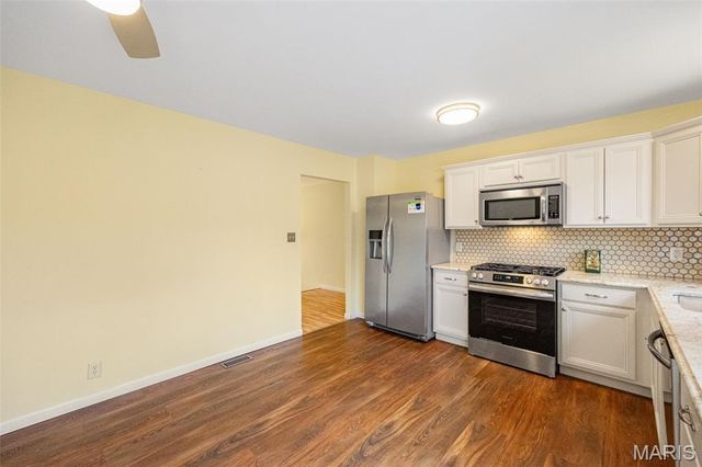 330 Oak Tree Drive, Webster Groves, MO 63119