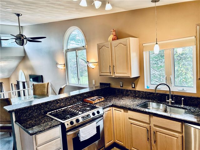 11 College Hill Road 5B, Warwick, RI 02886