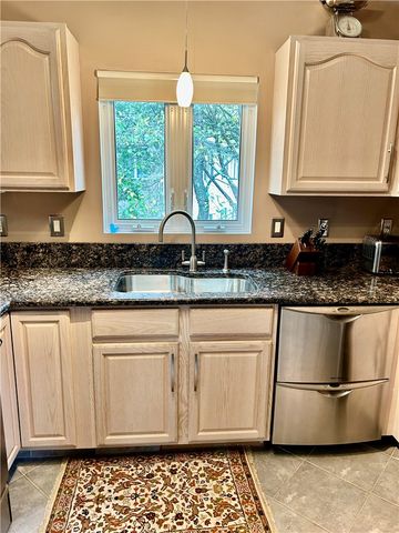 11 College Hill Road 5B, Warwick, RI 02886