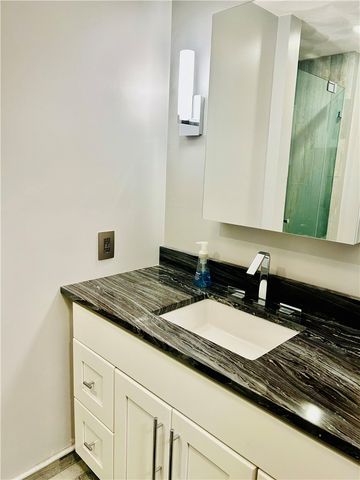 11 College Hill Road 5B, Warwick, RI 02886