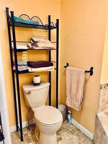 11 College Hill Road 5B, Warwick, RI 02886