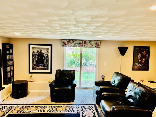 11 College Hill Road 5B, Warwick, RI 02886