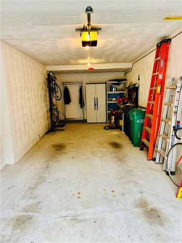 11 College Hill Road 5B, Warwick, RI 02886