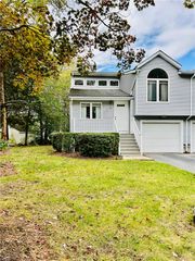 11 College Hill Road 5B, Warwick, RI 02886