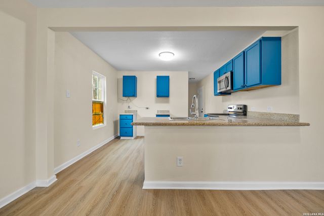 2619 E Houston, San Antonio, TX 78202