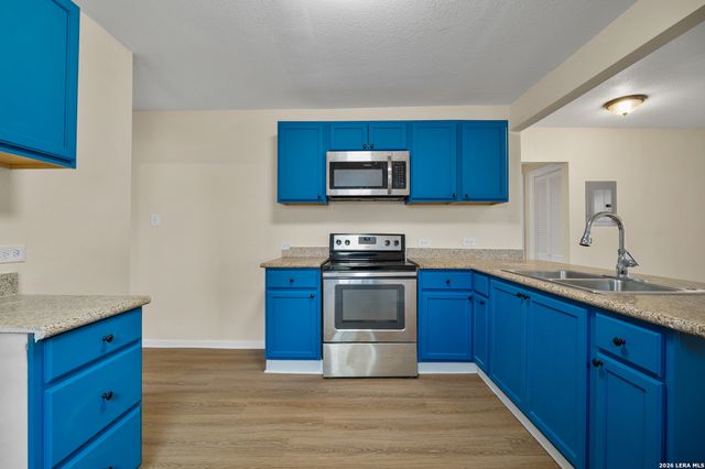 2619 E Houston, San Antonio, TX 78202