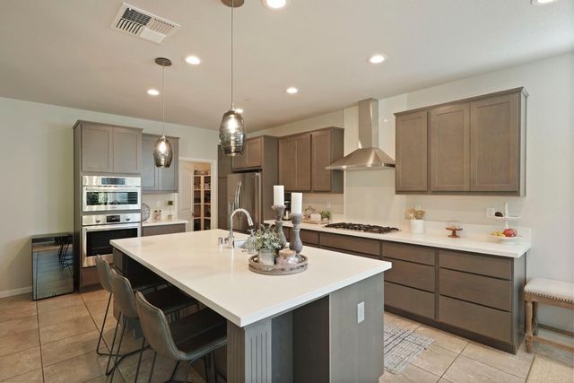 822 Cento Ct, Lodi, CA 95242