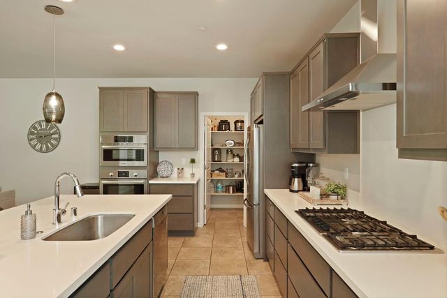 822 Cento Ct, Lodi, CA 95242