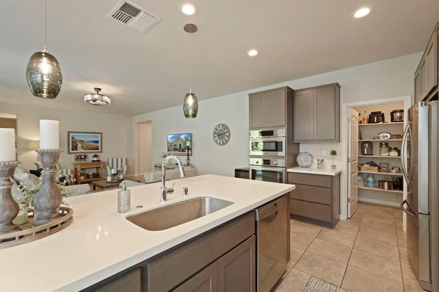 822 Cento Ct, Lodi, CA 95242