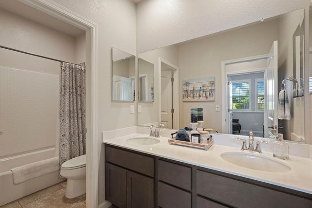822 Cento Ct, Lodi, CA 95242