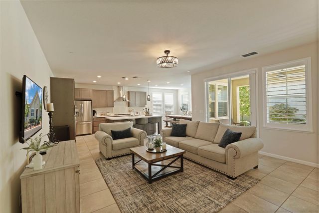 822 Cento Ct, Lodi, CA 95242