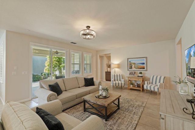 822 Cento Ct, Lodi, CA 95242