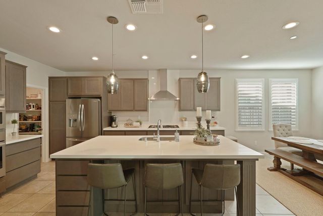 822 Cento Ct, Lodi, CA 95242
