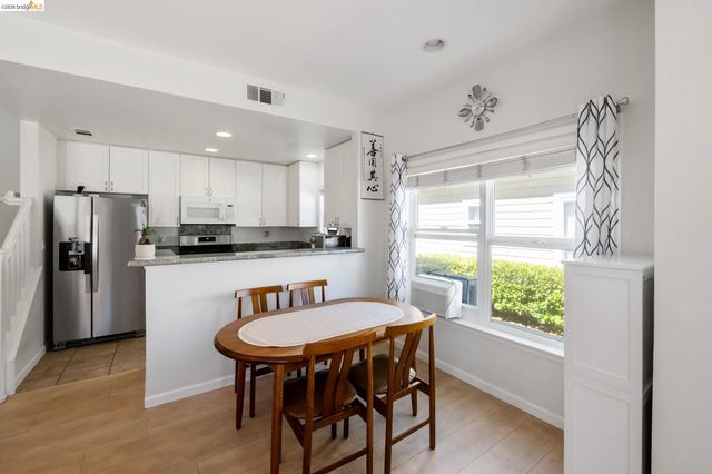 742 Cottage Ct, Mountain View, CA 94043