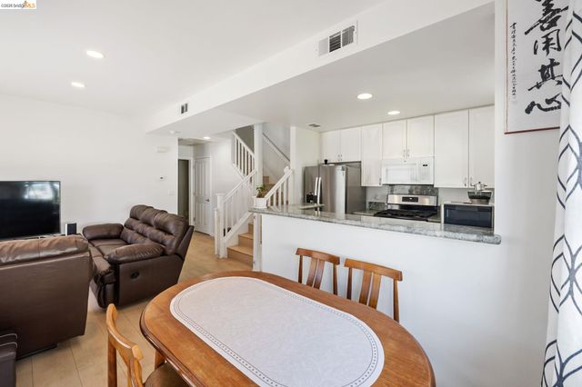 742 Cottage Ct, Mountain View, CA 94043