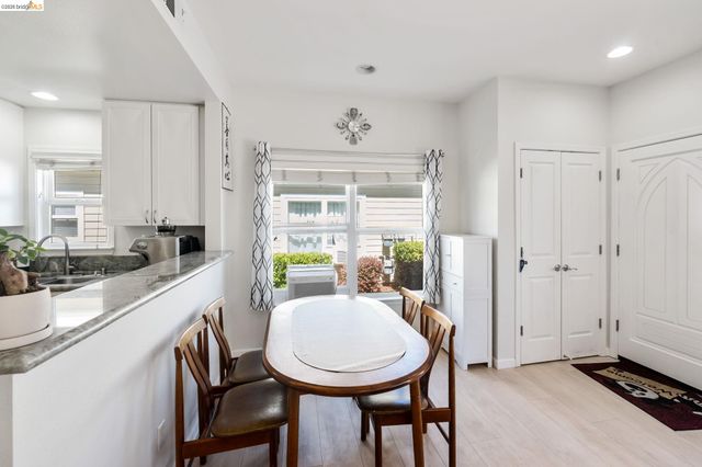 742 Cottage Ct, Mountain View, CA 94043