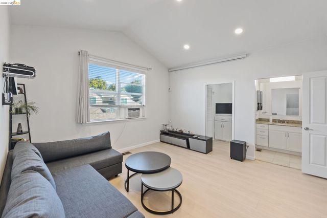 742 Cottage Ct, Mountain View, CA 94043