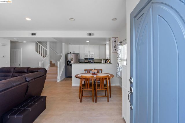 742 Cottage Ct, Mountain View, CA 94043