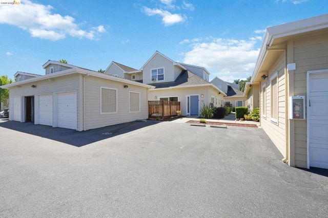 742 Cottage Ct, Mountain View, CA 94043