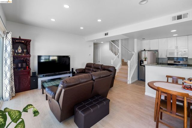 742 Cottage Ct, Mountain View, CA 94043