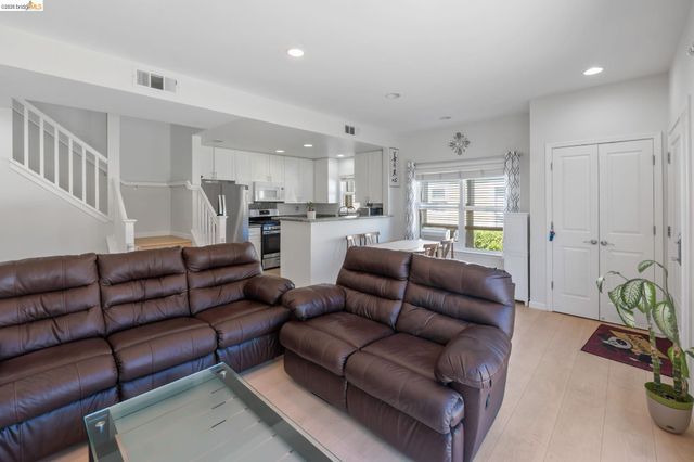 742 Cottage Ct, Mountain View, CA 94043