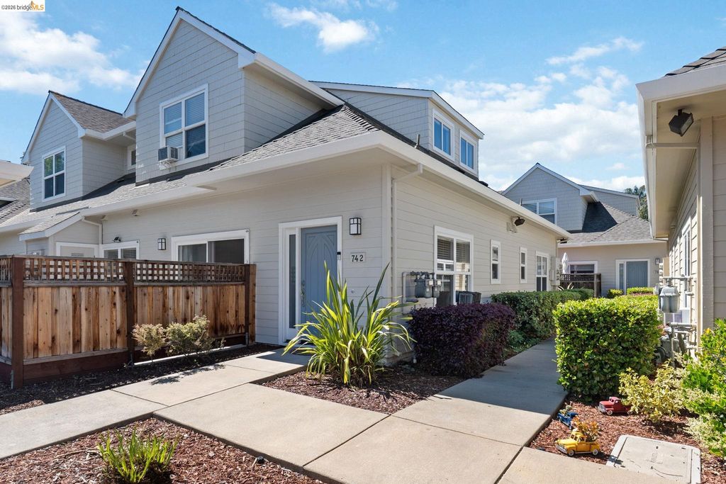 742 Cottage Ct, Mountain View, CA 94043