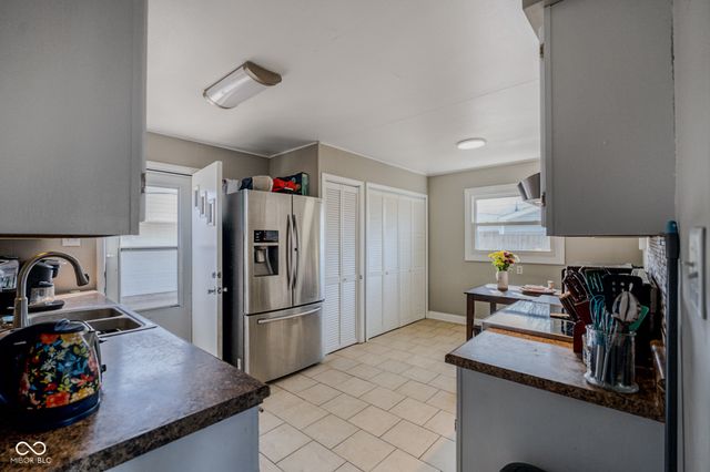 587 N Meridian Street, Greenwood, IN 46143